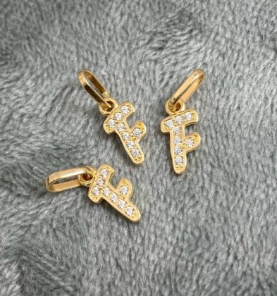 Dije de Letra F oro 18K 0.3 gr