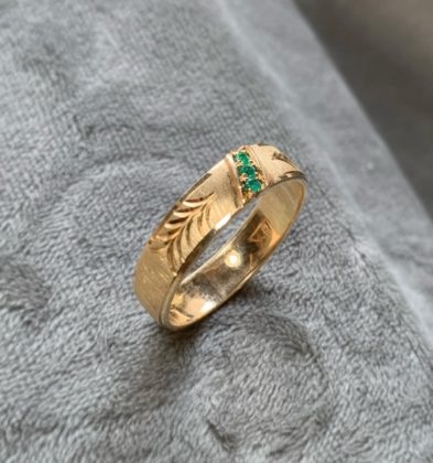 Argolla Diamantada oro Amarillo con Swarovski verde 18k 8.1 gr #14 1/2