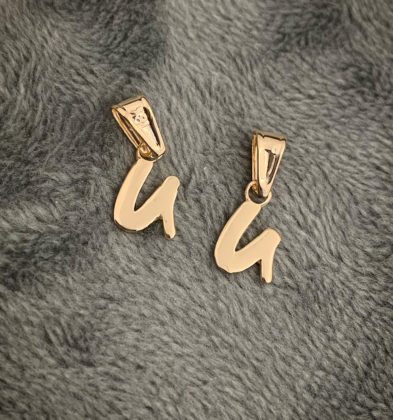 Dije de Letra U oro 18K 0.35