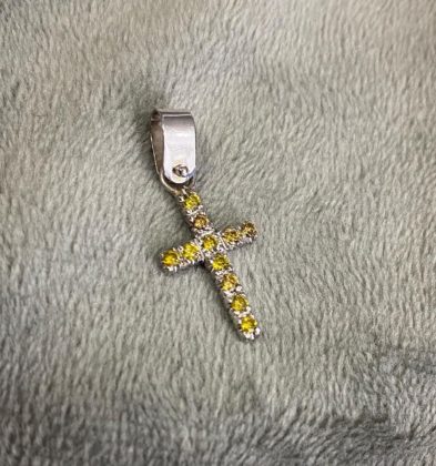 Dije de Cruz con Diamante Amarillo Oro Blanco 18k 0.28 Qts 1.6 gr