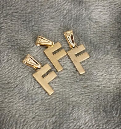Dije de Letra F oro 18K 0.5 gr