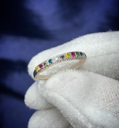 Solitario con Diamantes (20pts)  y rubies (4pts) en Oro Blanco 18K 2.85 gr #5 3/4