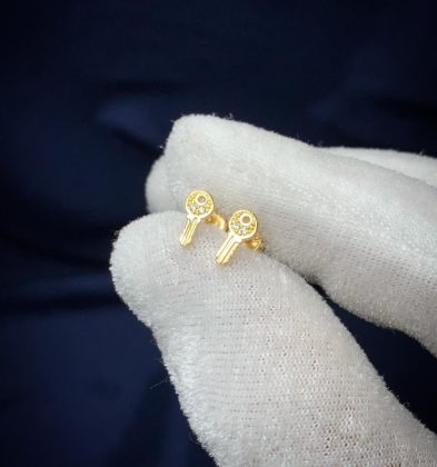 Topos de Llave con Swarovskis Blancos en Oro Amarillo 18K 0.8gr