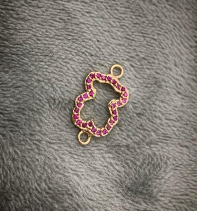 Herraje de Oso TH con Swarovskis Fucsias en Oro Amarillo  18K 1.2gr