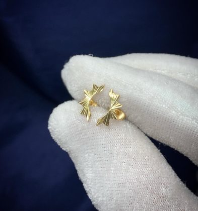 Topos de Flor Diamantada en Oro Amarillo 18K 0.65gr