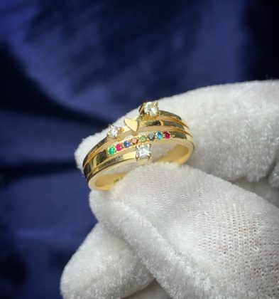 Anillo Dama Corazon Con Diamantes,Zafiros, Rubies Y Esmeralda Oro Amarillo 18K 6.2 gr Talla #8