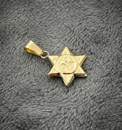 Dije de estrella con cara en Oro Amarillo 18K 0.65gr