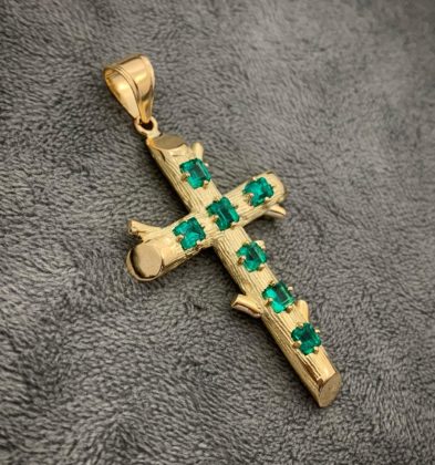 Dije De Cruz Con Esmeraldas 1.66 QTS Oro Amarillo 18K 750 14.3 gr