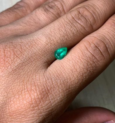 Esmeralda cristal oscuro con 40pts