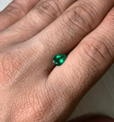 Esmeralda cristal oscuro con 62pts