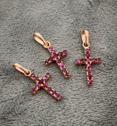 Cruces Con Rubies 40 Pts Oro Rosa 18K 1.1 gr