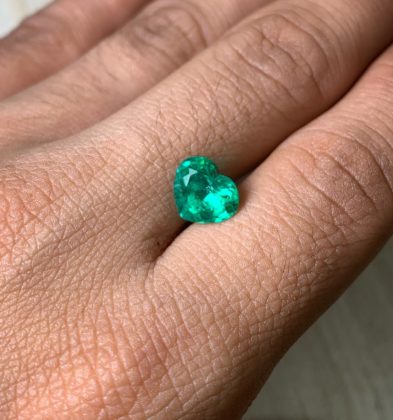 Esmeralda cristal Claro en forma de corazón con 161pts