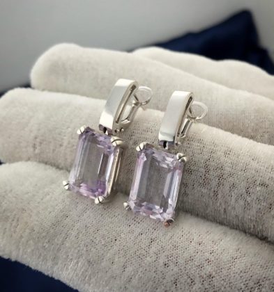 Aretes con  Swarovskis Lila en Oro Blanco 18K 12.2gr