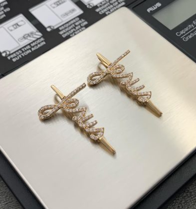 Dije de Cruz con Letras de Jesus con Swarovskis blancos en Oro Amarillo 18K 2.45gr