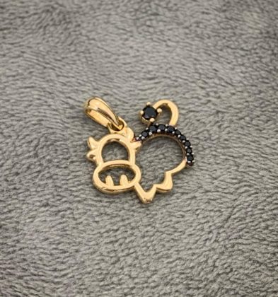 Dije de Vaca con Swarovskis negros en Oro Amarillo 18K 1.65gr