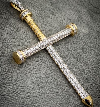 Dije De Cruz Clavo Con Swarovski Oro Amarillo 18k Italy 11.9 gr 7.5cm