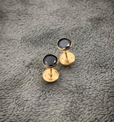 Topos Con Swarovski Negro en Oro Amarillo 18k 0.8gr 5mm