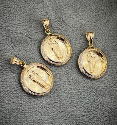 Dije De San Cipriano Con Swarovski Oro Amarillo 18k Italy 1.4gr 2.3cm