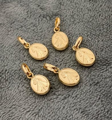 Dije Sagrado Corazon De Jesus Oro Amarillo 18K 0.4 gr 1.5 cm