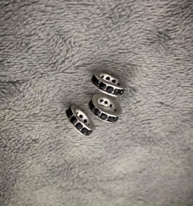 Herrajes Redondos Con Swarovski Oro Blanco 18k 0.5gr 0.7cm