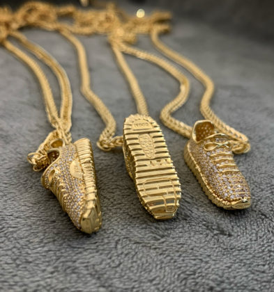 Dije De Tenis Yeezy Con Swarovski Oro Amarillo 18k Italy 5.5gr 3cm