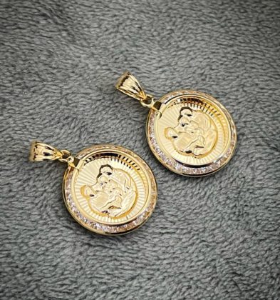 Dije De La Sagrada Familia Oro Amarillo 18k Italy 1.45gr 2.3cm