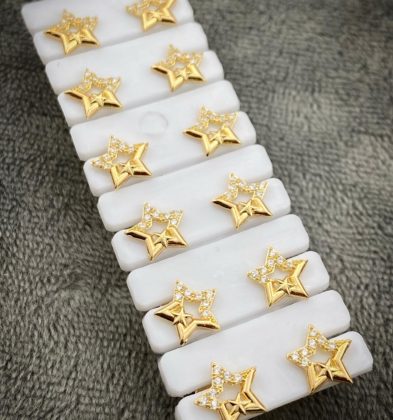 Topo De Estrella Con Swarovski Oro Amarillo 18K 0.95 gr 8.3mm