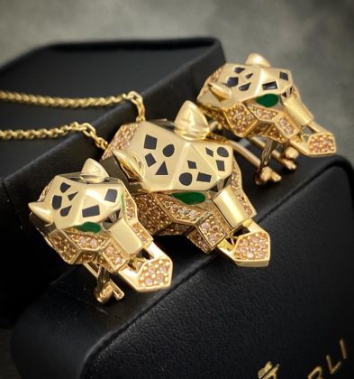 Juego De Aderezos (Cadena Y Aretes) Con Swarovski Italy 750 Oro Amarillo 18k 14.5 gr