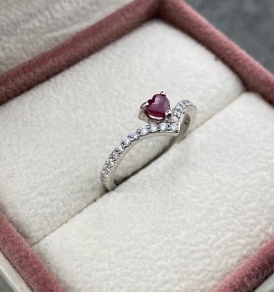 Solitario Con 30Pts De Rubies, 46Pts De Diamantes Blanco Oro Blanco 18k 2.2gr Talla # 5 3/4