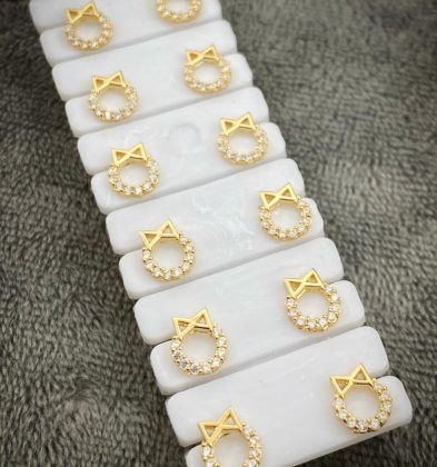 Topo De Circulo Con Moño Y Swarovski Oro Amarillo 18K 0.8 gr 7.0mm