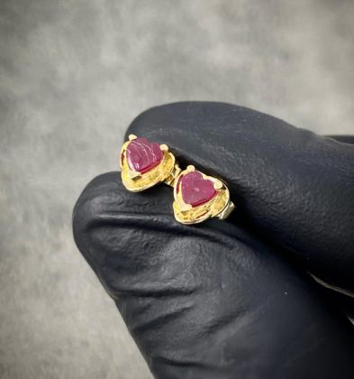 Topos Con 60pts De Rubies Oro Amarillo 18k 2.0gr 6.1mm