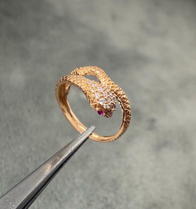 Anillo Serpiente Con Swarovski Fucsia Oro Rosa 18k 2.45gr Talla # 6