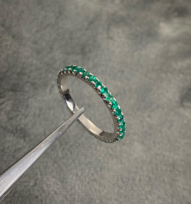 Anillo Con 80pts De Esmeraldas Oro Blanco 18k 2.45gr Talla # 7 3/4