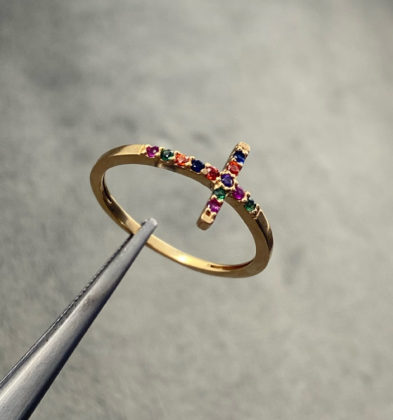 Anillo De Cruz Con Swarovski Multicolor Oro Amarillo 18k 1.5gr Talla #6 1/2