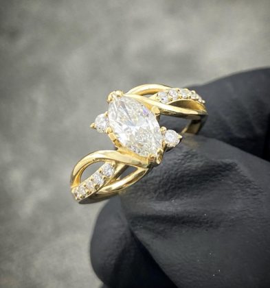 Anillo Con 20Pts Diamantes Lateral , 81Pts Diamante Central Oro Amarillo 18k 3.9gr Talla # 6 1/4