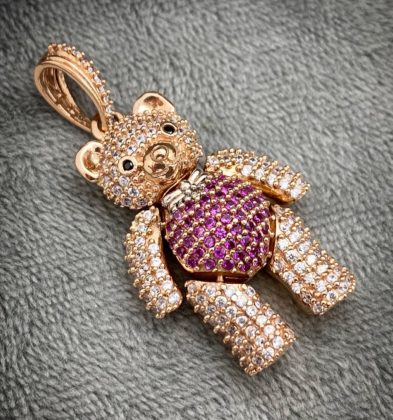 Dije De Oso Articulado Con Swarovski Fucsia Dos Oros 18k 12.3gr 4.1cm