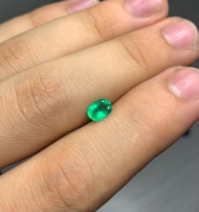 Esmeralda Ovalada 0.60 Qts
