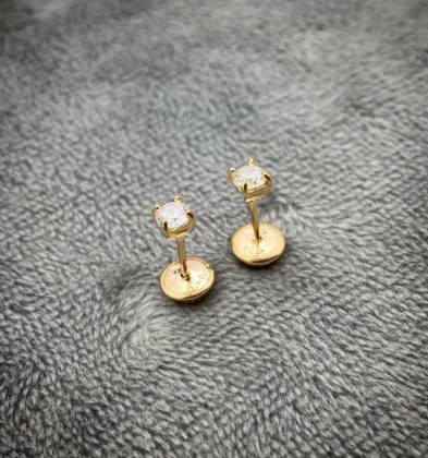 Topos Con Moissanita (0.15 Qts) En Oro Amarillo 18K 0.5 Gr