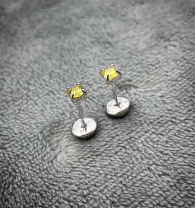 Topos Con Diamantes Amarillos (0.31 Qts) En Oro Blanco 18K 0.6 Gr