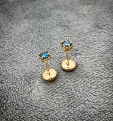 Topos Con Diamantes Azules (0.31 Qts) En Oro Amarillo 18K 0.7gr