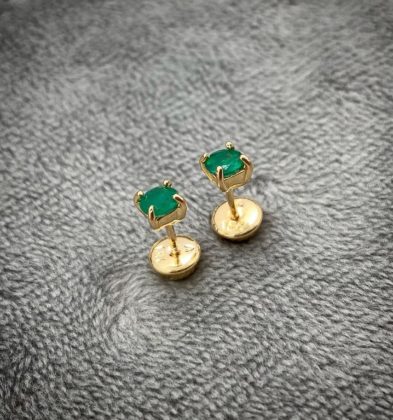 Topos Con Esmeraldas (0.38 Qts) En Oro Amarillo 18K 0.9gr