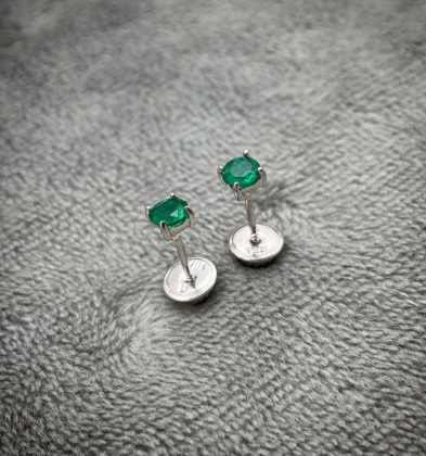 Topos Con Esmeraldas (0.35 Qts) En Oro Blanco 18K 0.6 Gr