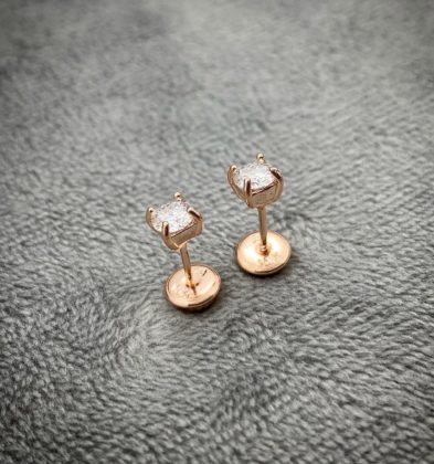 Topos Con Moissanitas (0.45 Qts) En Oro Rosa 18K 0.9 Gr