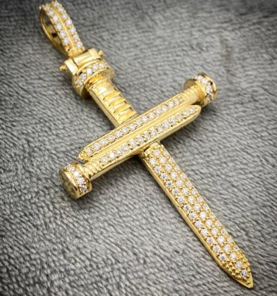 Dije De Cruz Con 117pts Diamantes Oro Amarillo 18k 10.55gr 6.2cm