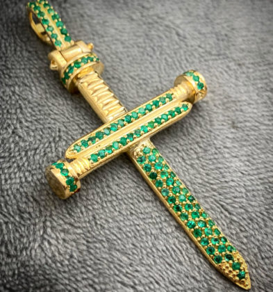 Dije De Cruz Con Esmeraldas 103 pts Oro Amarillo 18k 10.2gr 6cm