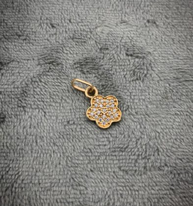 Dije De Flor Con Swarovski Blanco Oro Amarillo 18k 0.85gr 1.5 cm