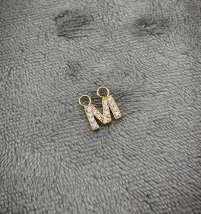 Herraje De Letra M Con Swarovski Blanco Oro Amarillo 18k 0.6gr 1.0 cm