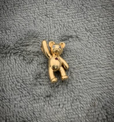 Dije De Oso Con Swarovski Blanco Y Fucsia Oro Amarillo 18K 1.65 gr 1.5 cm