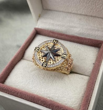 Anillo Tipo Brújula Con Swarovski Dos Oros 18k 8.95gr Talla # 9 3/4