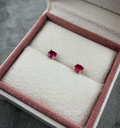 Topos Con Swarovski Fucsia Oro Amarillo 18k 1.4gr 5.0 mm
